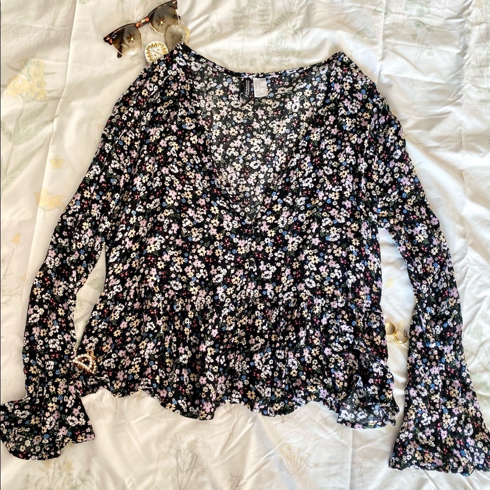 Divided Long Bell Sleeve Button Up Blouse Size Large